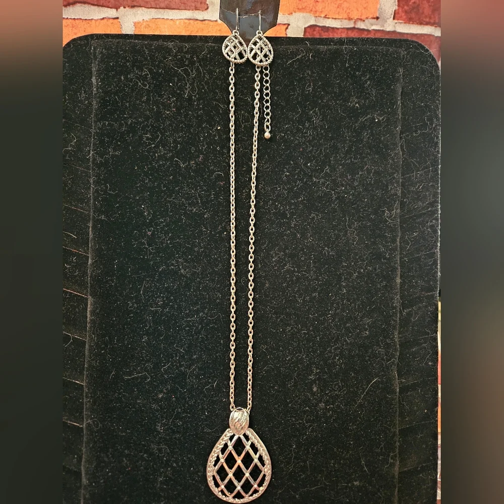 Vintage Fashion Jewelry Silver Rhinestone Pendant and Earring Set